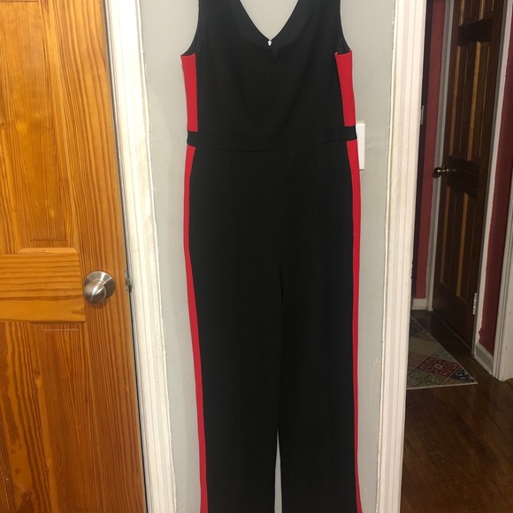 Donna Morgan black and red jumpsuit - Picture 5 of 5